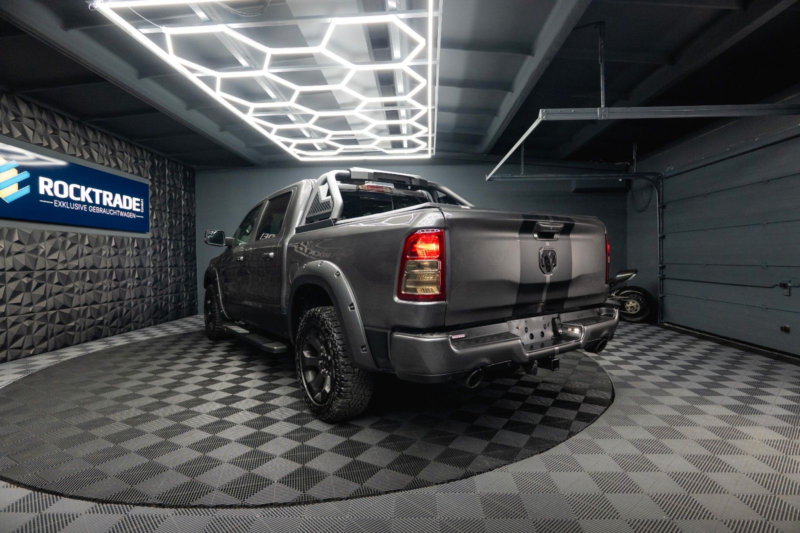 Fahrzeugabbildung Dodge RAM 5.7 V8 HEMI 4x4 OFFROAD NIGHT-Edition LED
