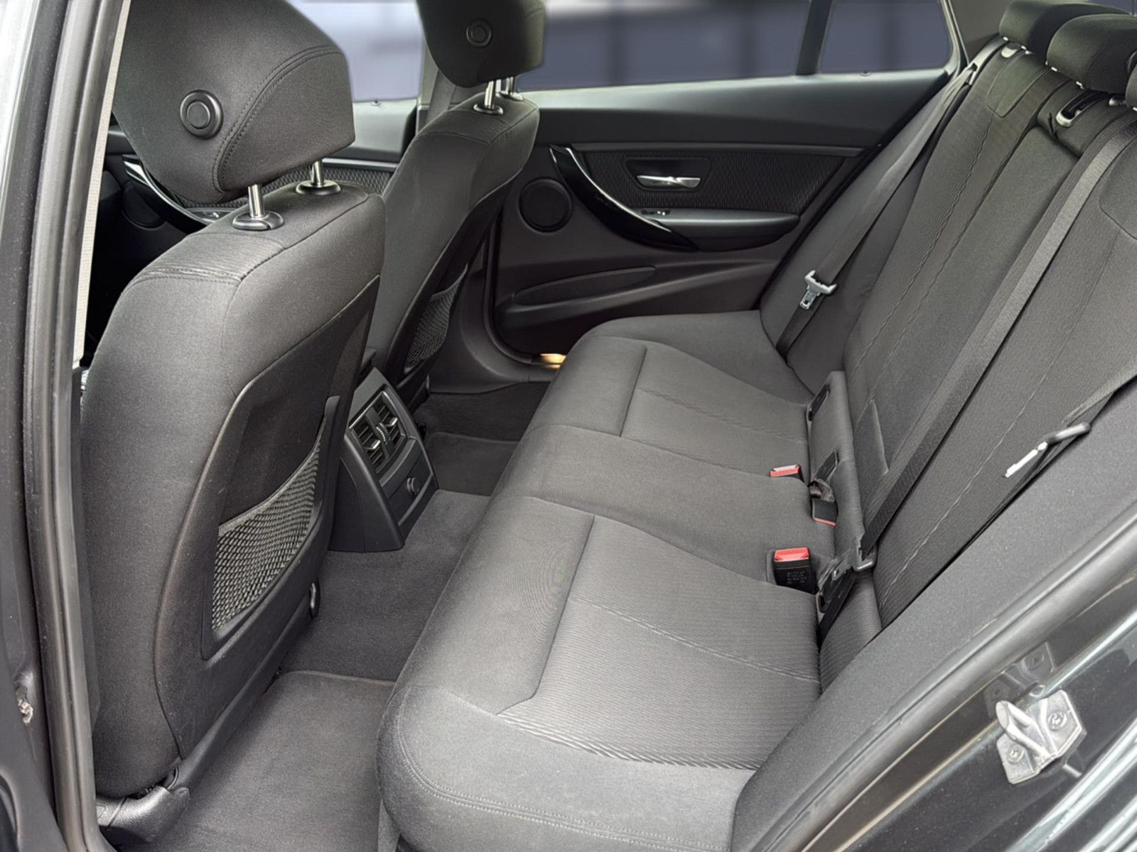 Fahrzeugabbildung BMW 320 i Touring/ unfallfrei