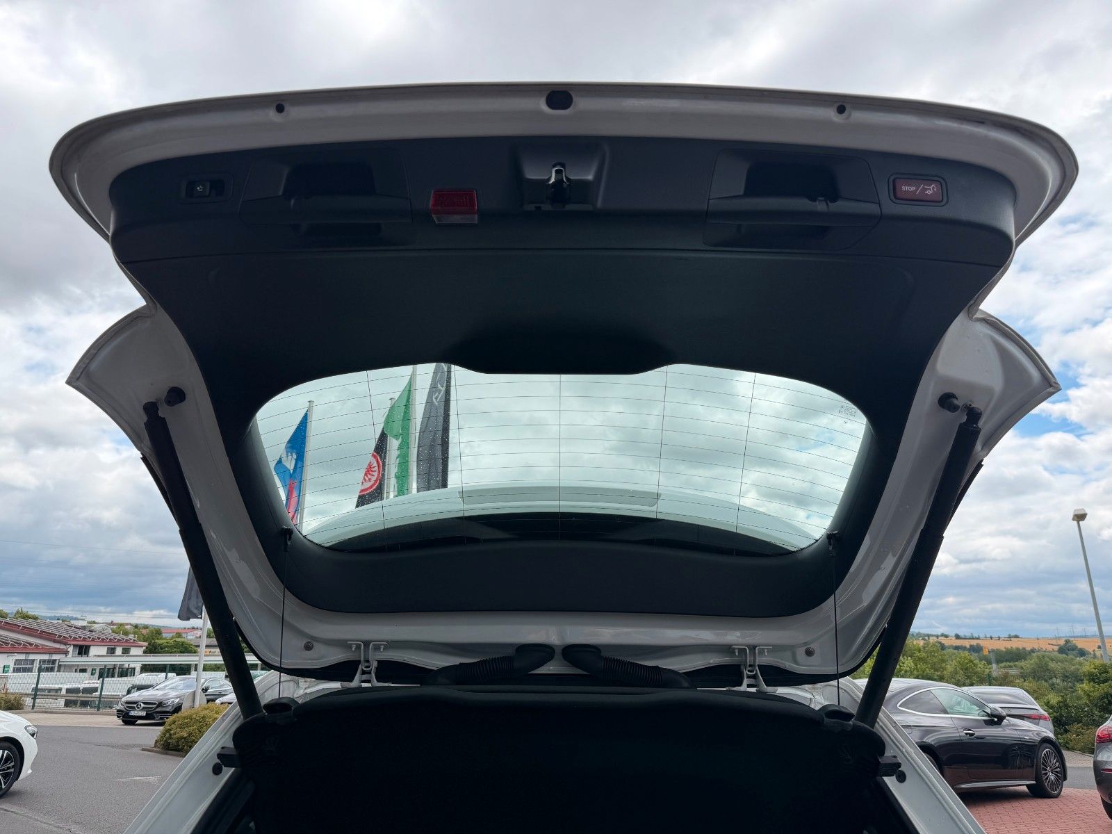 Fahrzeugabbildung Mercedes-Benz GLA 200d Style+Distr+AHK+RKamera+1.Hand