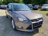 Ford Focus Titanium 1.6 SHZ* AHK* - Ford Focus aus 2011: Kombi