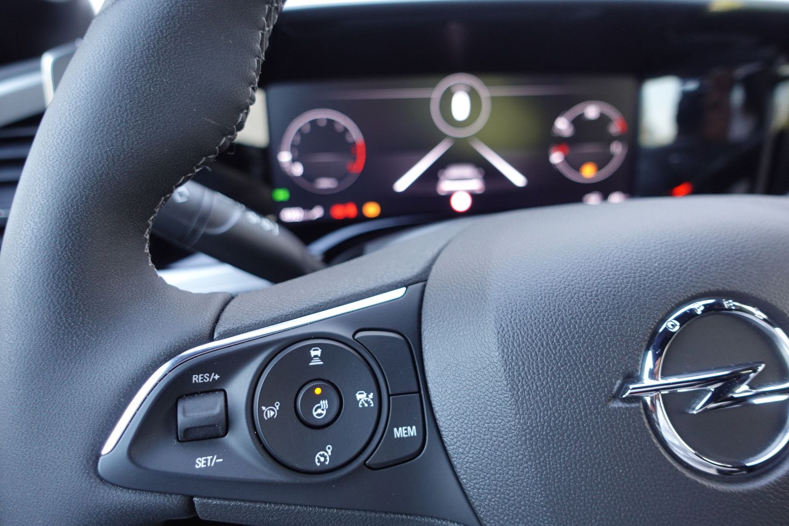 Fahrzeugabbildung Opel Mokka Ultimate 1.2T,Sitzhz,Kamera,18"Alu,PP,LED