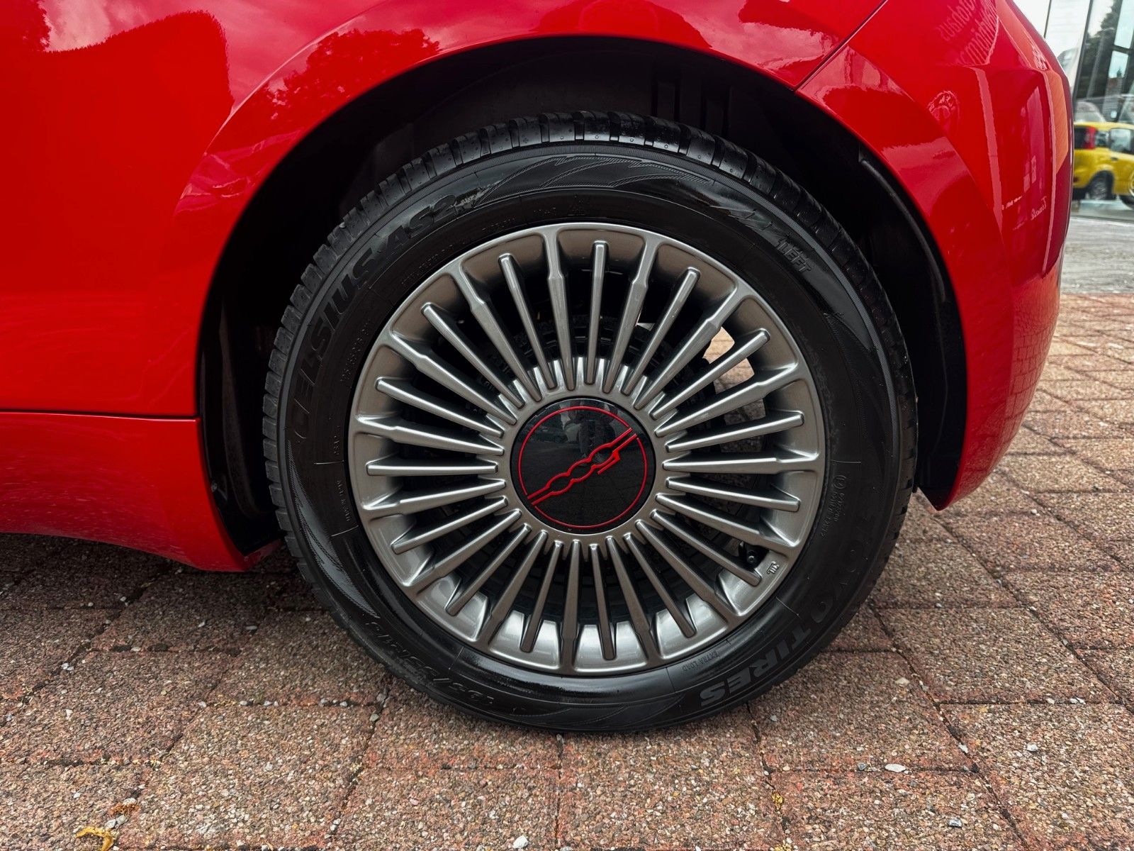 Fahrzeugabbildung Fiat Neuer 500E Cabrio (RED) NAVI KAMERA SITZHEIZUNG
