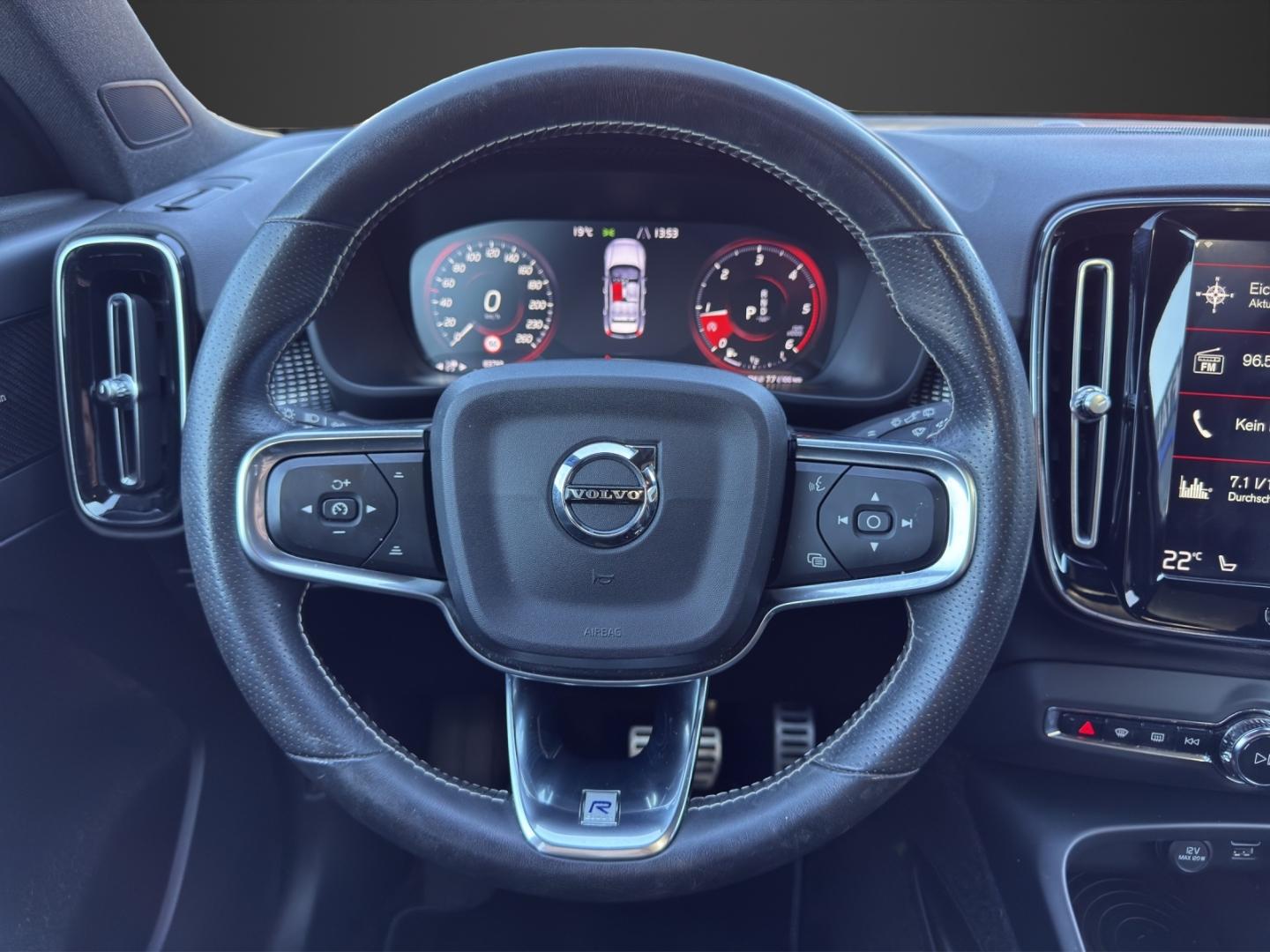 Volvo XC40 D4 AWD R-Design StandHZG Navi Leder Digital
