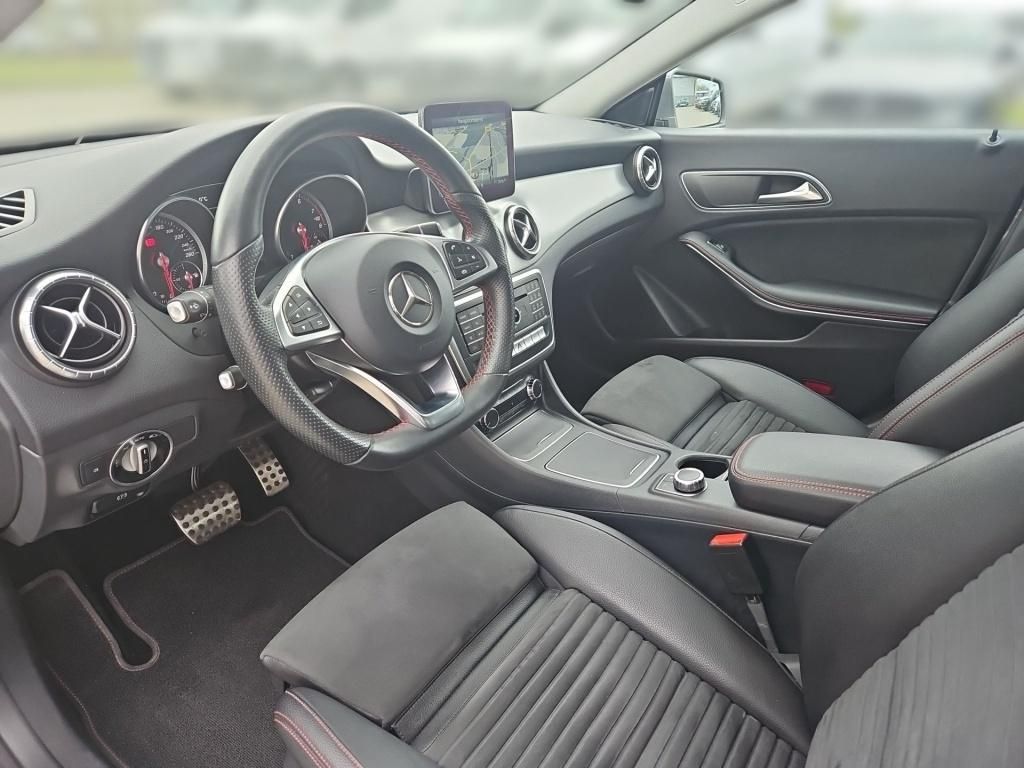 Fahrzeugabbildung Mercedes-Benz CLA 200 Coupé AMG Navi Totwi. LED SHZ Ambie. RDK