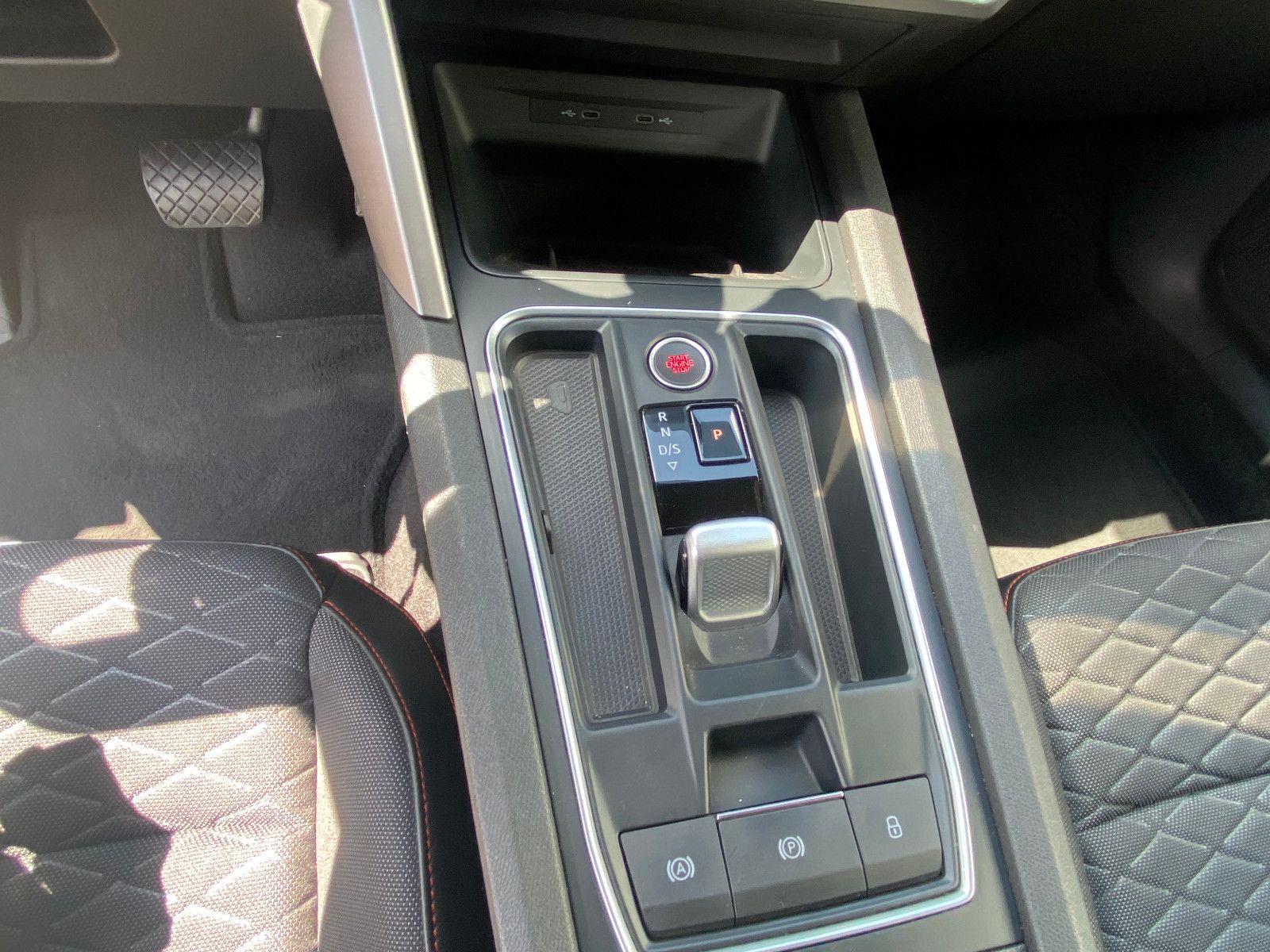 Fahrzeugabbildung SEAT Leon FR 1,5 eTSI DSG *NAVI*PLA*ASSIST-PAKET