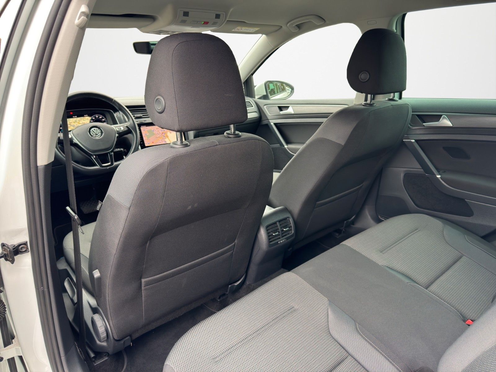 Fahrzeugabbildung Volkswagen GOLF E COMFORT VIRT KAM SHZ LED ALLWET PDC