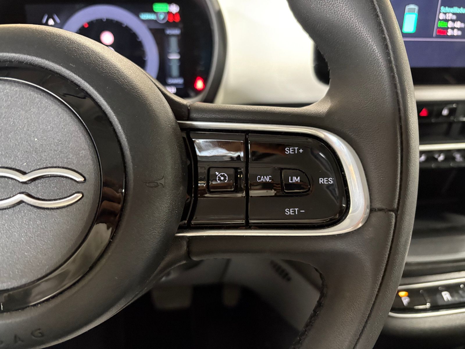 Fahrzeugabbildung Fiat 500e/Basis/TEMPOMAT/APPLE/KLIMA/SPURHALTEASSISTE