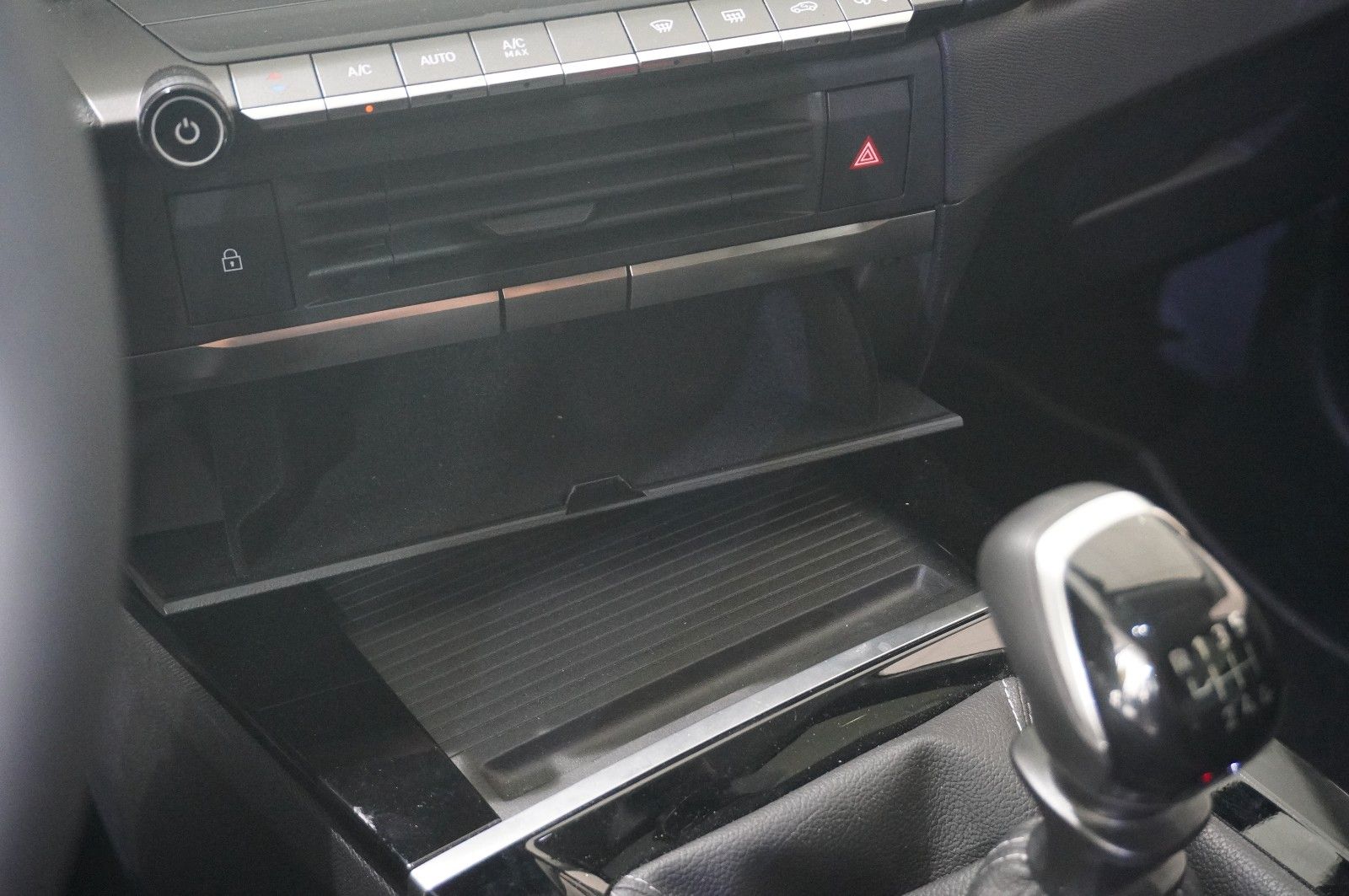 Fahrzeugabbildung Opel Astra L ST 1.2T  LED/NAVI/SHZ/ALU16/KAMERA/ALLWE