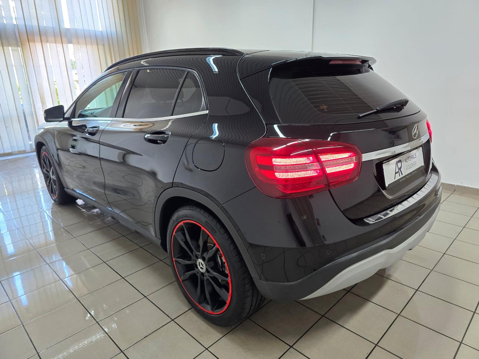 Mercedes-Benz GLA 200 d Style LED Navi Teilleder Telefon 19"