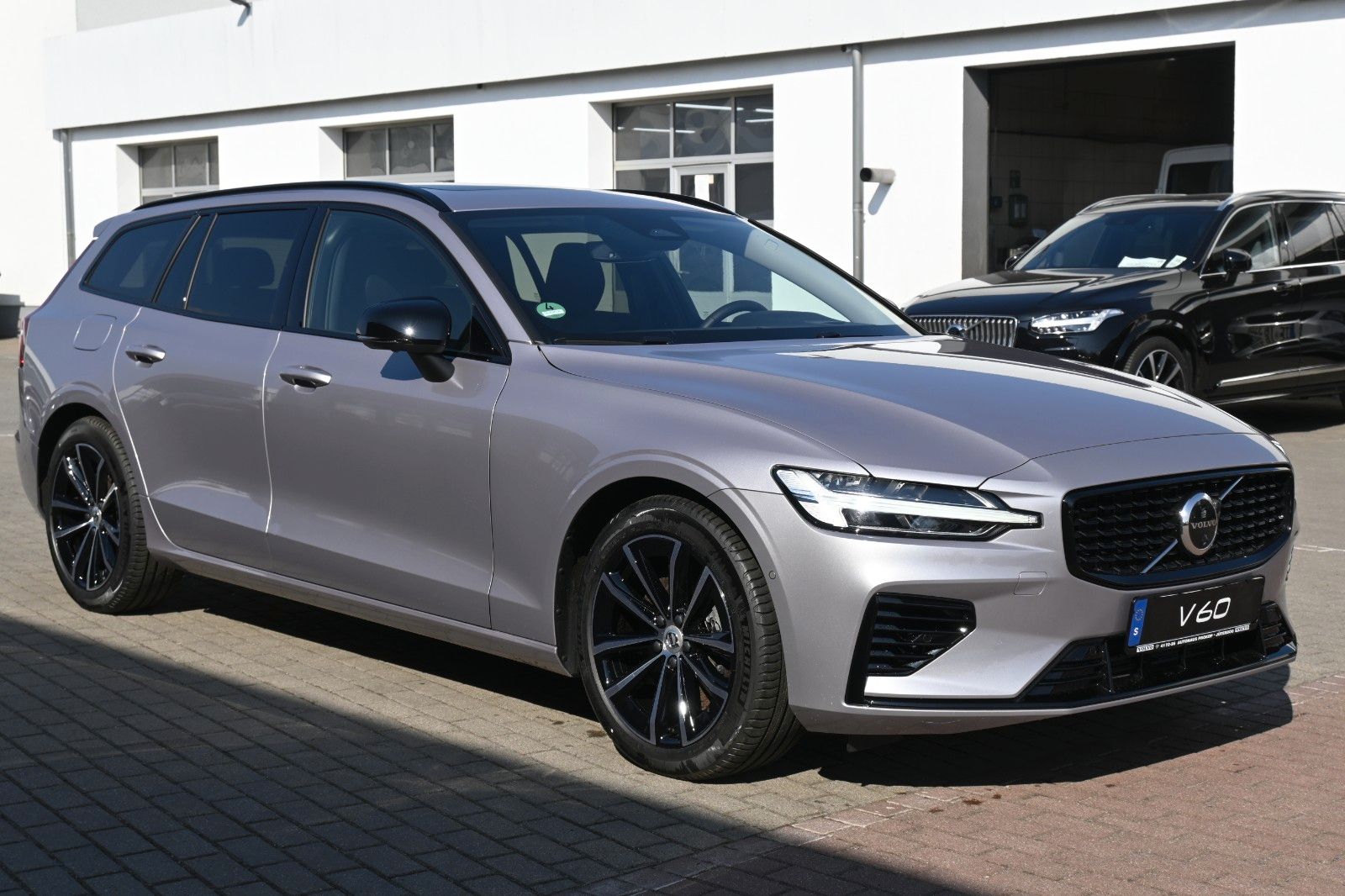 Fahrzeugabbildung Volvo V60 T6 AWD RC Plus Dark*PANO*360°*ACC*HuD*AHK