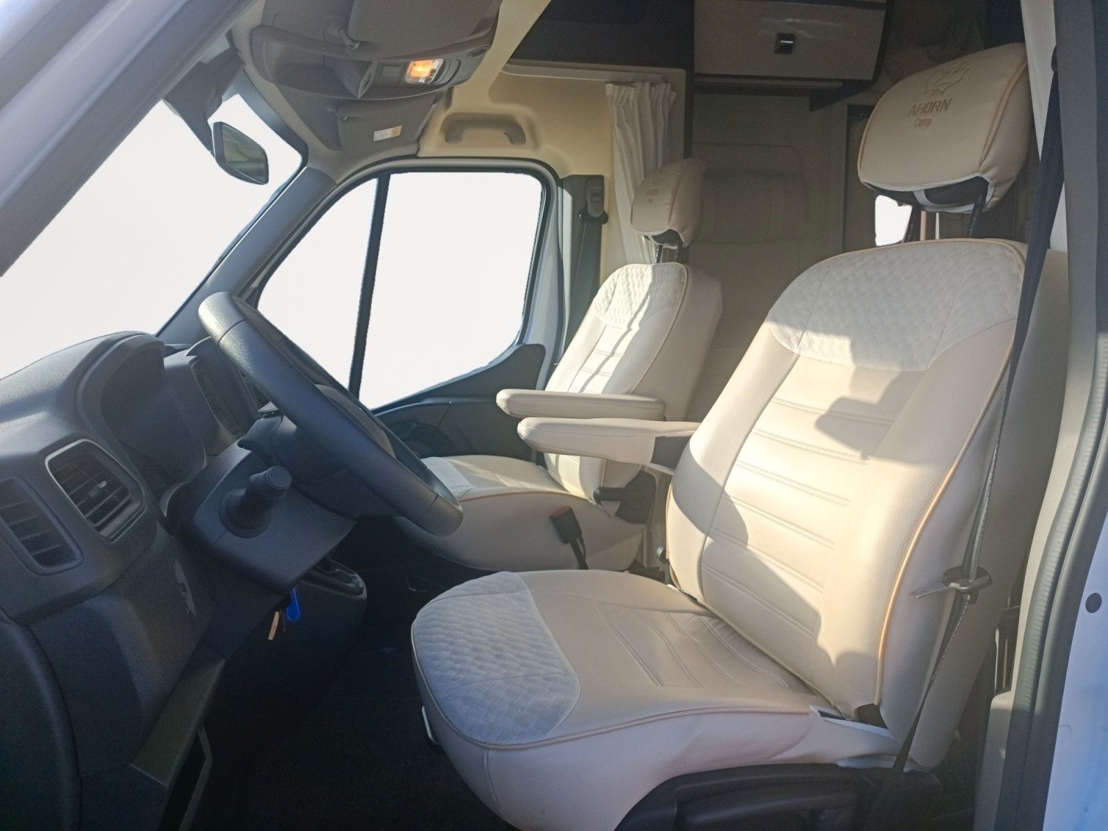 Fahrzeugabbildung Ahorn Alaska TQ *Luftfahrwerk*SAT*AHZV*Solar