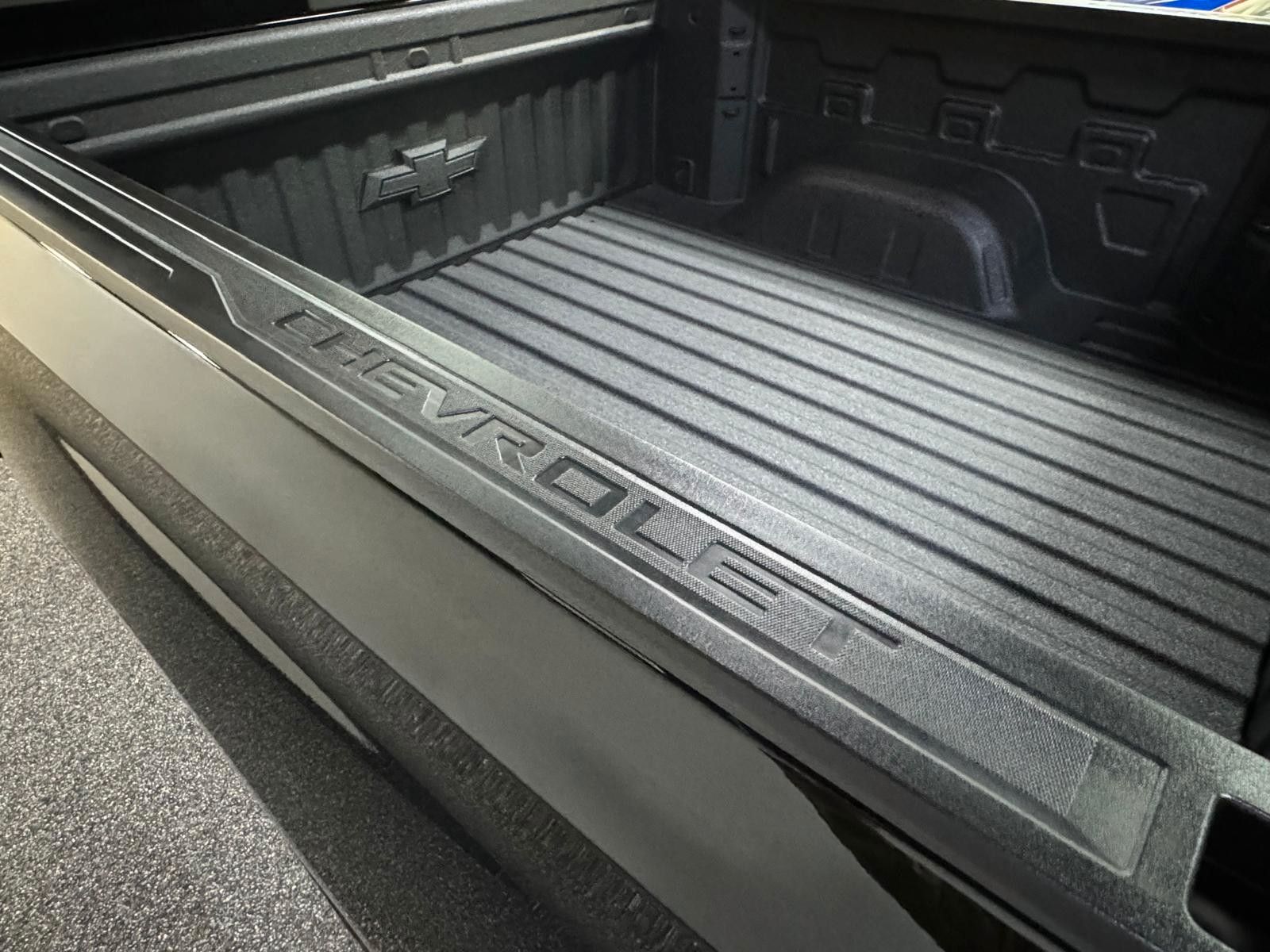 Fahrzeugabbildung Chevrolet 26 SILVERADO MIDNIGHT HIGH COUNTRY 6.2L V8-4x4