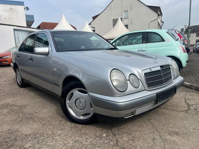 MERCEDES-BENZ E 200 Bild 4