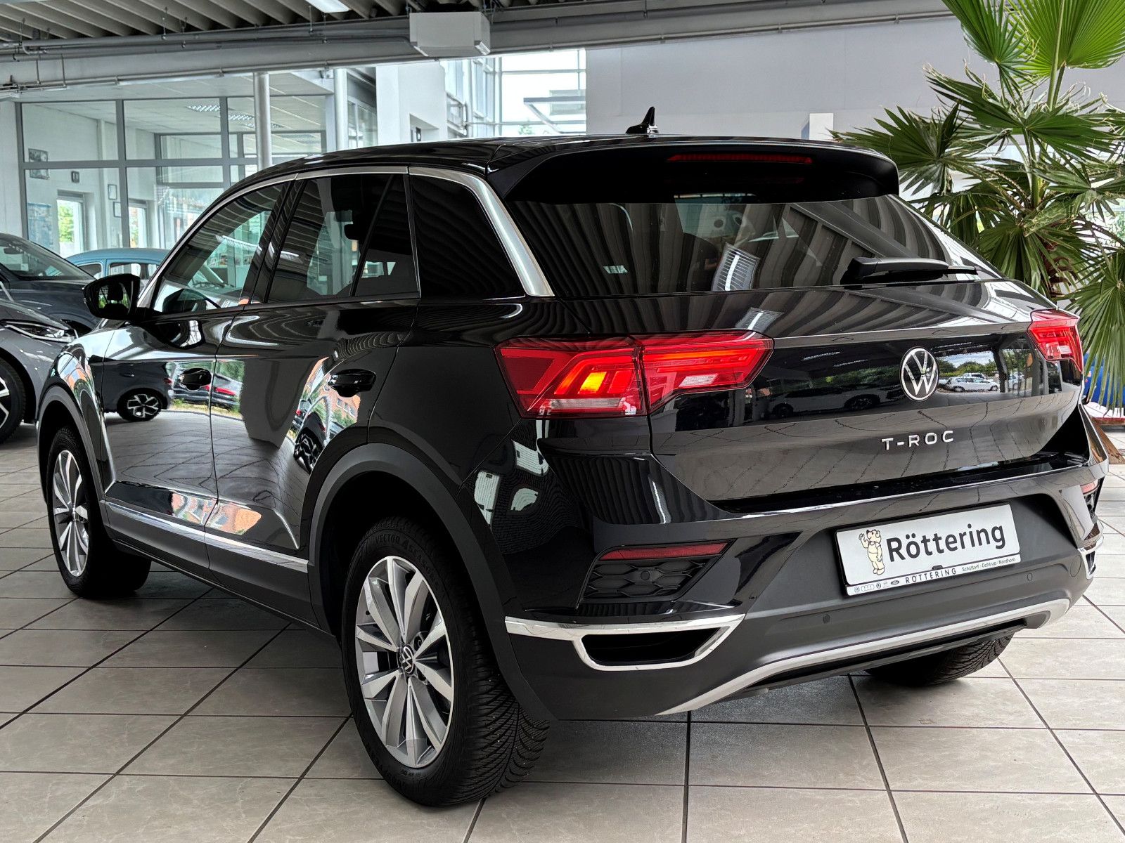 Fahrzeugabbildung Volkswagen T-Roc Style 1.5 TSI DSG + el. Klappe + Kamera +