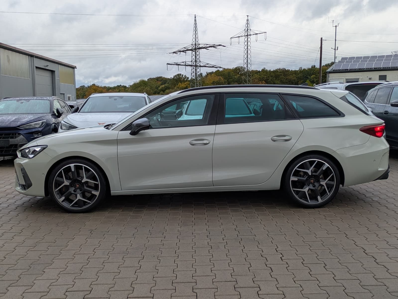 Fahrzeugabbildung CUPRA Leon 2.0 TSI VZ 4x4 PANO*MATRIX*AHK*SENNH.*DINAM