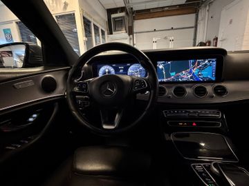 Mercedes E 200 - 4