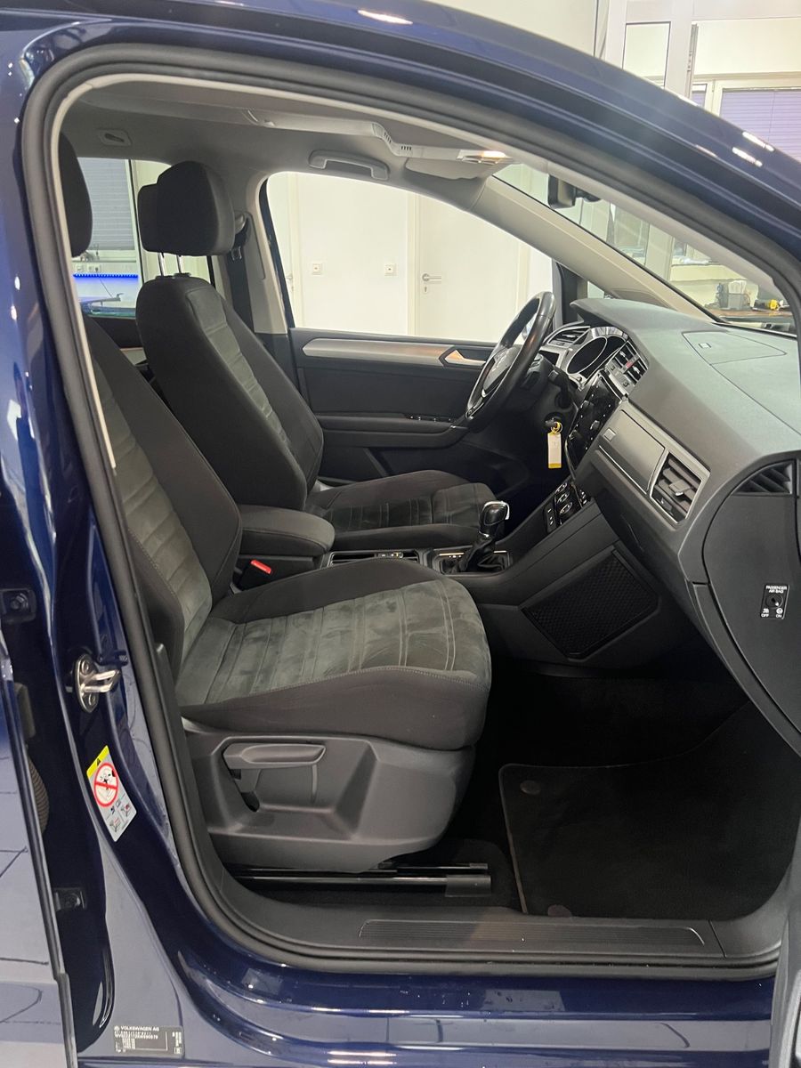 Fahrzeugabbildung Volkswagen Touran Comfortline 2.0TDI DSG ACC*NAVI*ALCANTARA