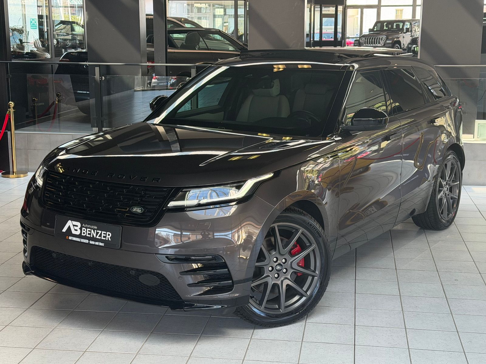 Fahrzeugabbildung Land Rover Range Rover Velar D300/R-DYNAMIC/MERIDIAN/PANO