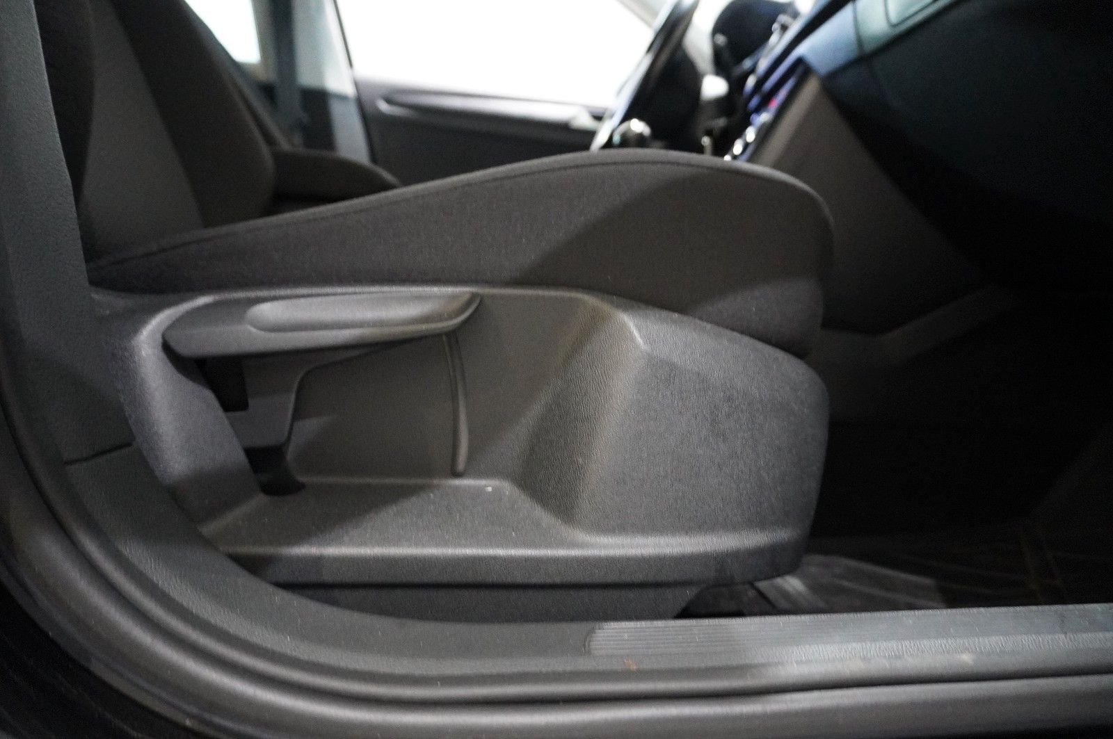 Fahrzeugabbildung Volkswagen T-Roc 1.0 TSI NAVI/LED/SHZ/PDC/NEBEL/KLIMA/DAB+