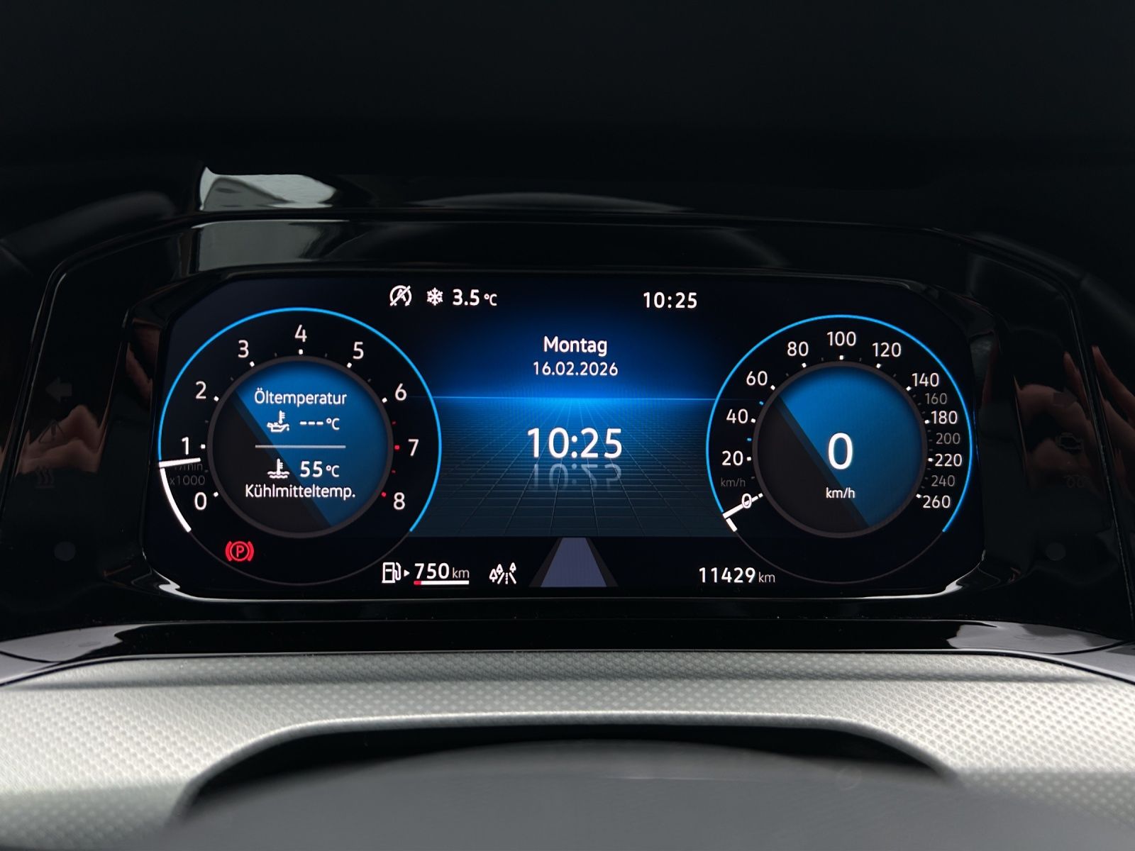 Fahrzeugabbildung Volkswagen Golf VIII TSI Move Climatronic AID PDC SH LM