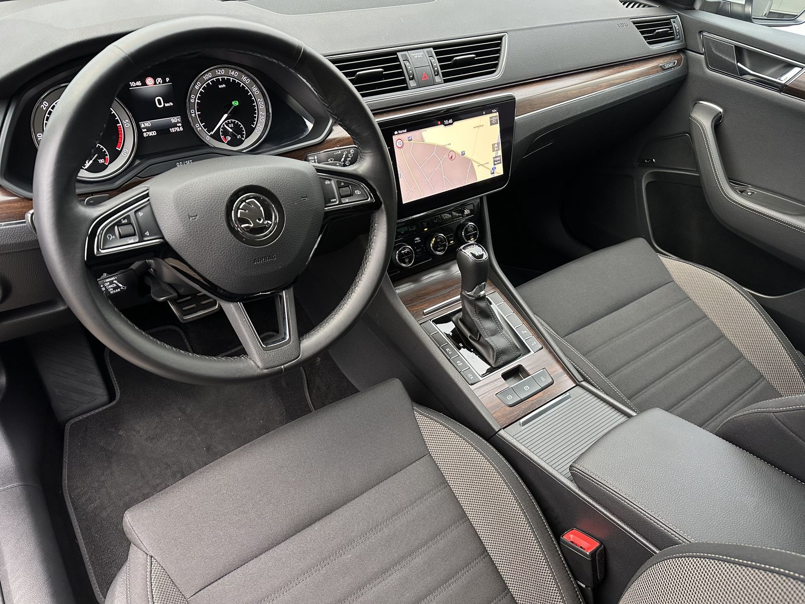 Fahrzeugabbildung SKODA Superb Combi 2.0 TDI 4x4 DSG Scout NAV+LED+AHK