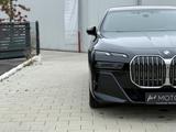 BMW 740d xDrive M-SPORT/B&W/PANO/HEAD/GARANTIE - mit Diesel-Antrieb: Schwarz, Vollleder, Garantie