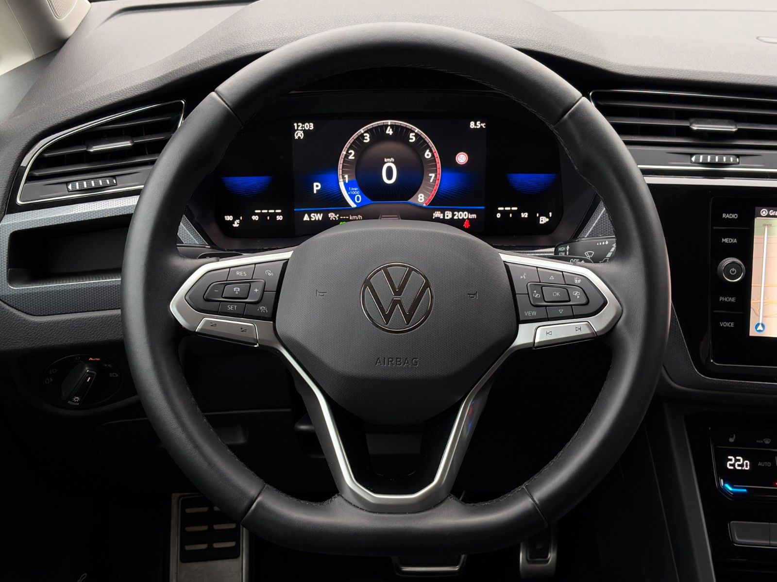 Fahrzeugabbildung Volkswagen Touran 1.5 TSI DSG Active Kamera ACC LED LHZ SHZ