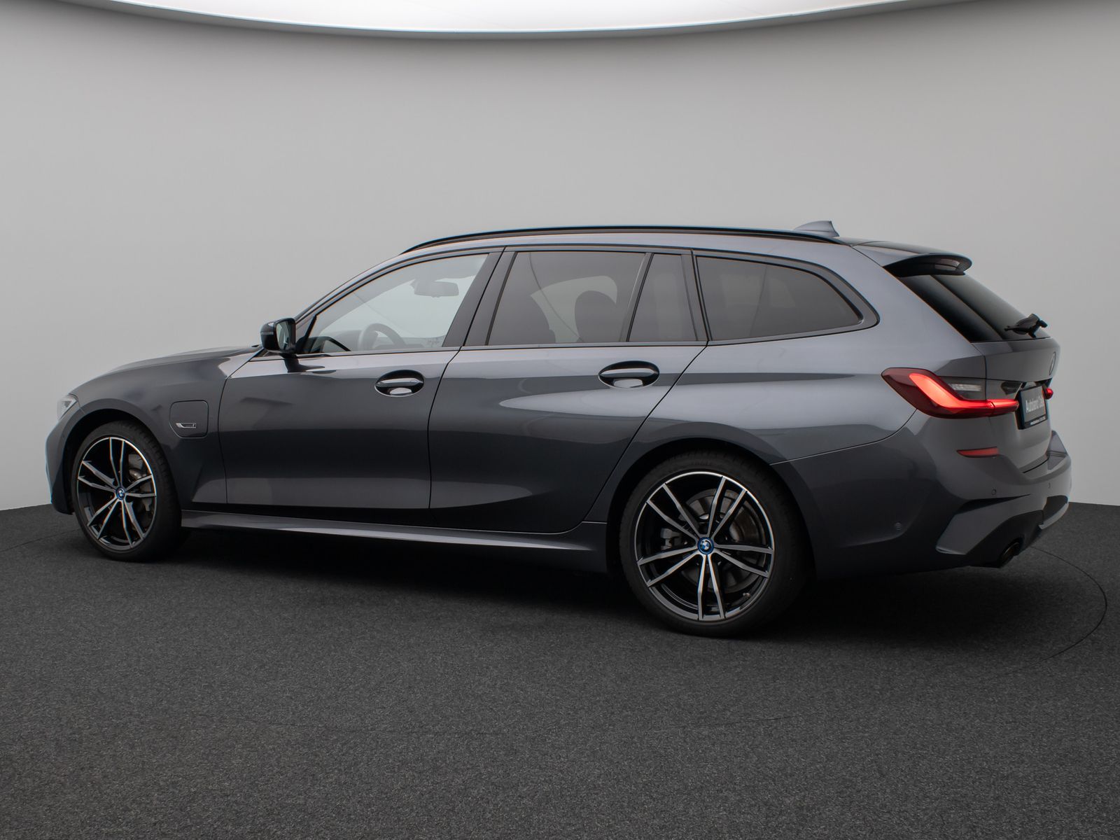 Fahrzeugabbildung BMW 330e  M Sport Kamera DAB HiFi DrivAssist 19Zoll
