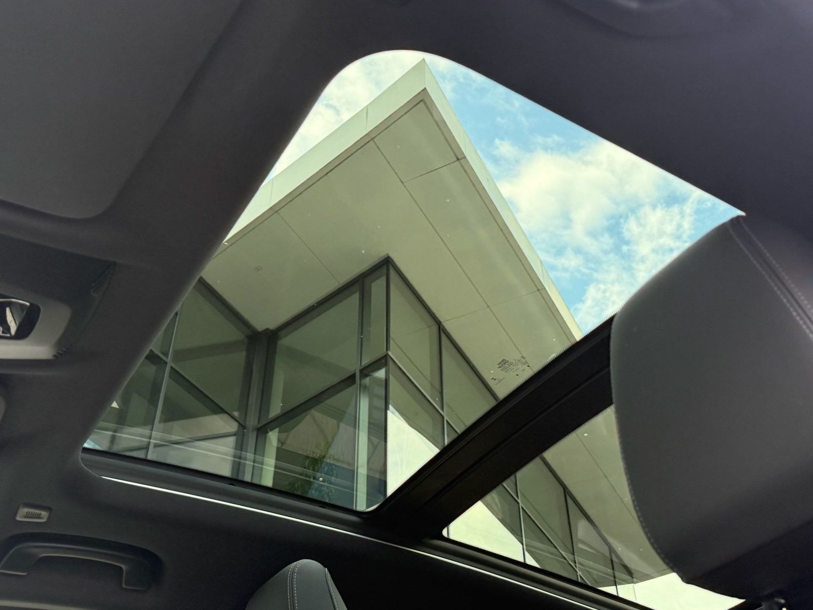 BMW X1 xDrive23i M Sport DA Prof PA HuD Pano AHK HK foto 9