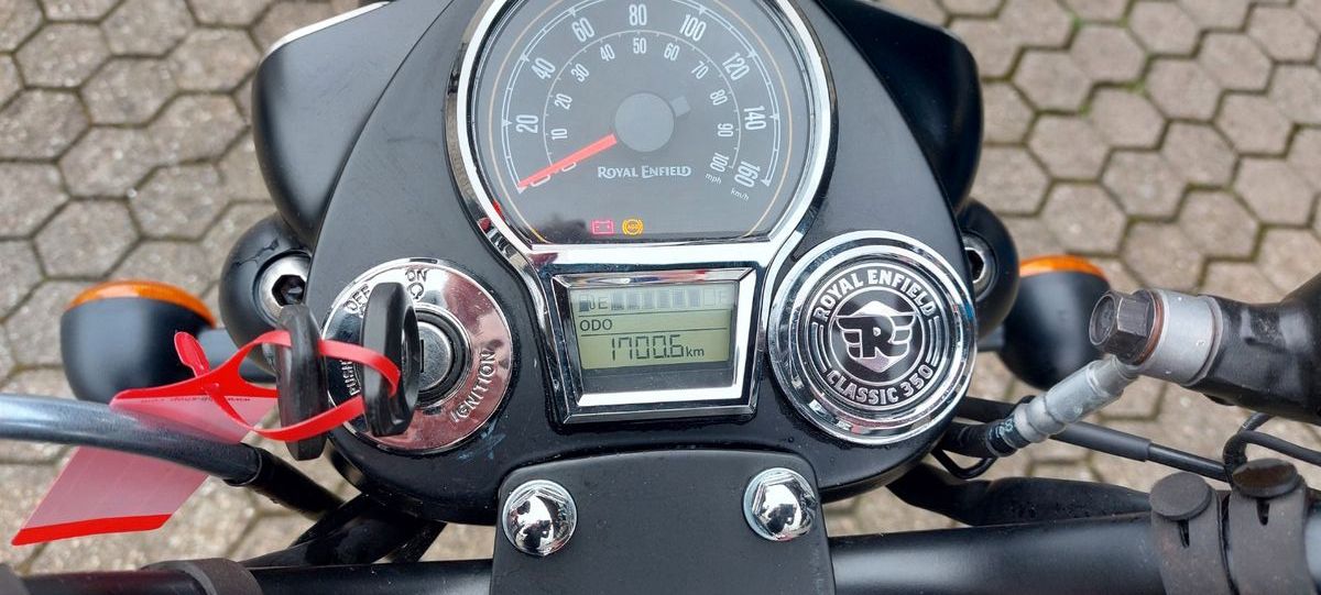 Fahrzeugabbildung Royal Enfield CLASSIC 350   Black /Black  nur 1700 KM