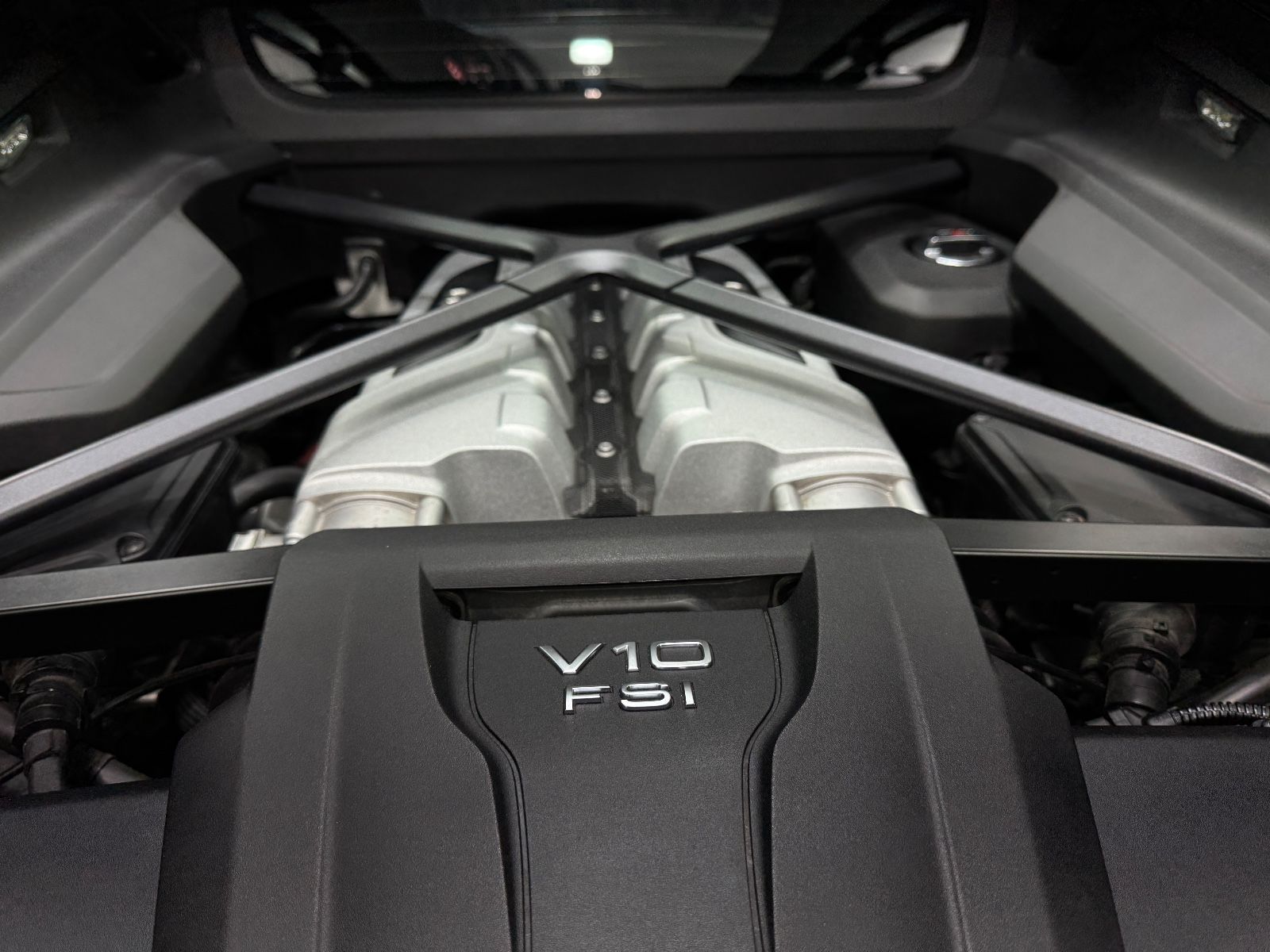 Fahrzeugabbildung Audi R8 Coupe 5.2 FSI V10 plus|CARBON|VOLL