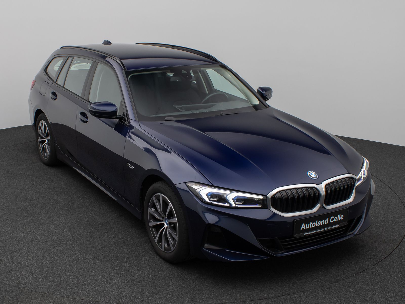 Fahrzeugabbildung BMW 330e Individual DAB HiFi Fernlichtassist PDC LED