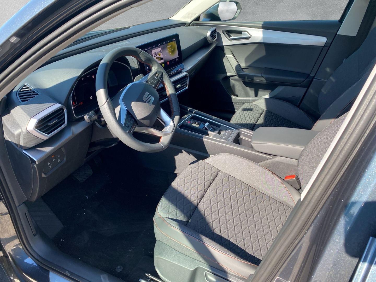 Fahrzeugabbildung SEAT Leon Sportstourer FR 2.0 TDI EU6d Navi Digitales
