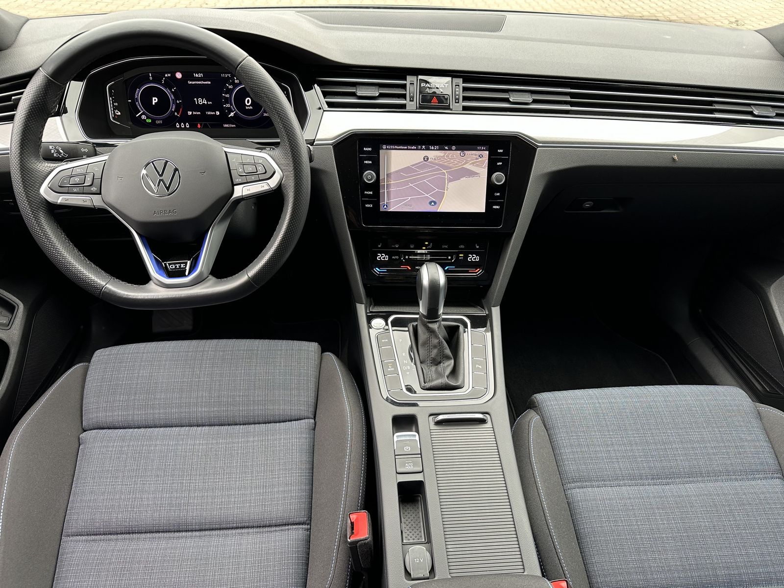 Fahrzeugabbildung Volkswagen Passat Variant 1.4 TSI DSG GTE NAV+LED+AHK+VCOCK