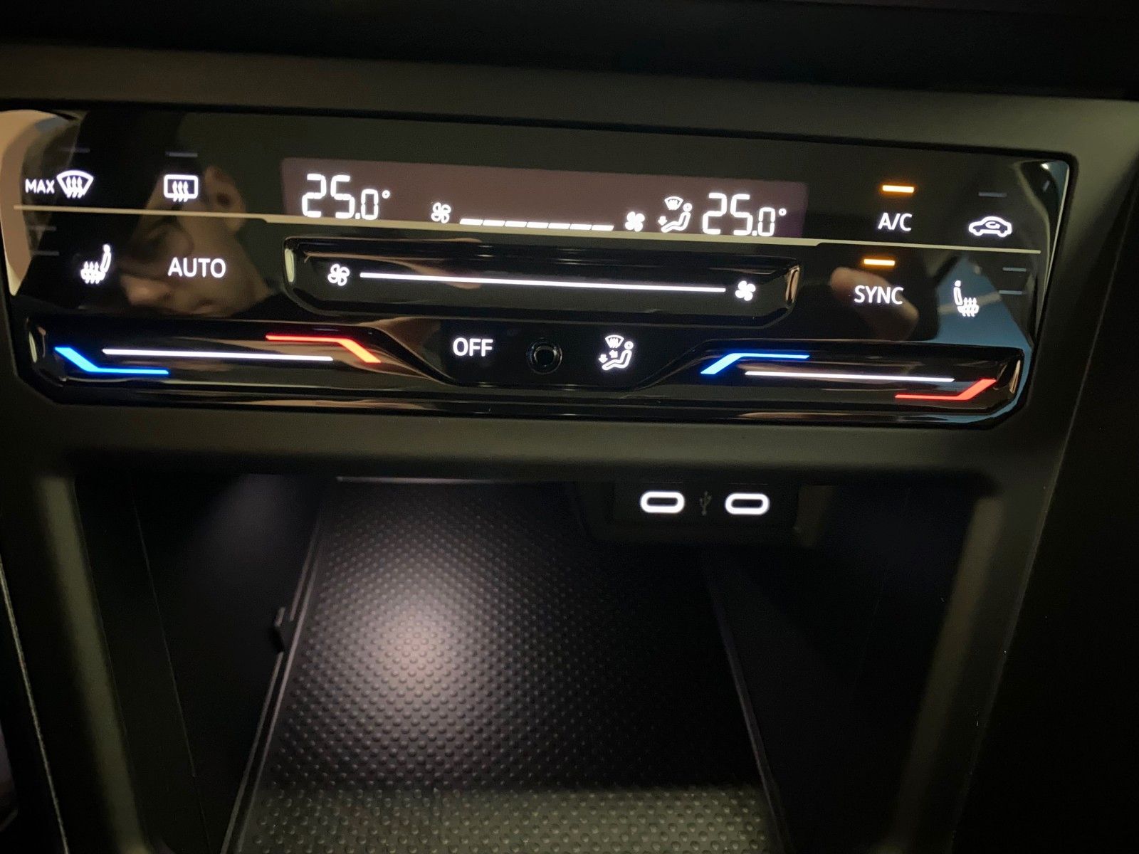 Fahrzeugabbildung Volkswagen Taigo 1.0 TSI  DSG STYLE+MATRIX+KAMERA+17"ALU+BC