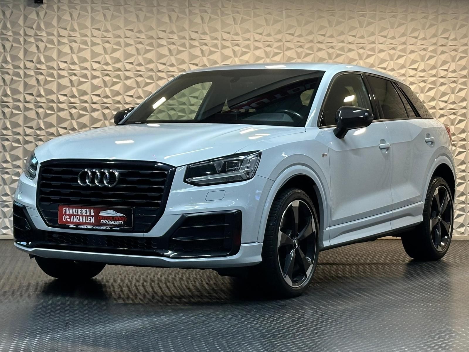 AUDI Q2 1.4TFSI S LINE CARBON* LED#SHZ#NAVI#TEMPO#PDC - Image 4