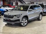 Skoda 4X4+7-SITZE+SITZHEIZ+KAMERA+SPURH.+1 J. GARANTIE - Skoda Kodiaq mit Diesel-Antrieb: Grau, Garantie