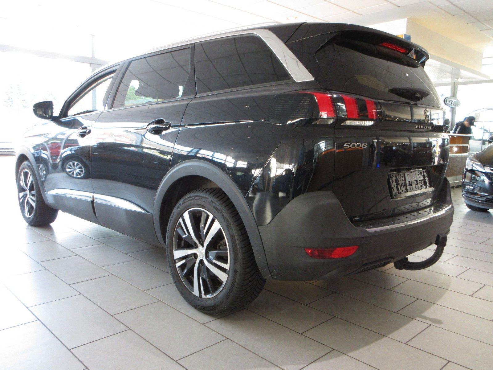 Fahrzeugabbildung Peugeot 5008 Allure 1.5D LED/NAVI/SHZ/AHK/VIRTUAL