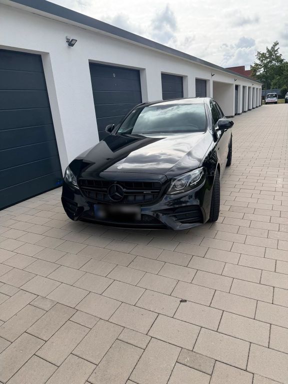 Image of Mercedes-Benz E 220