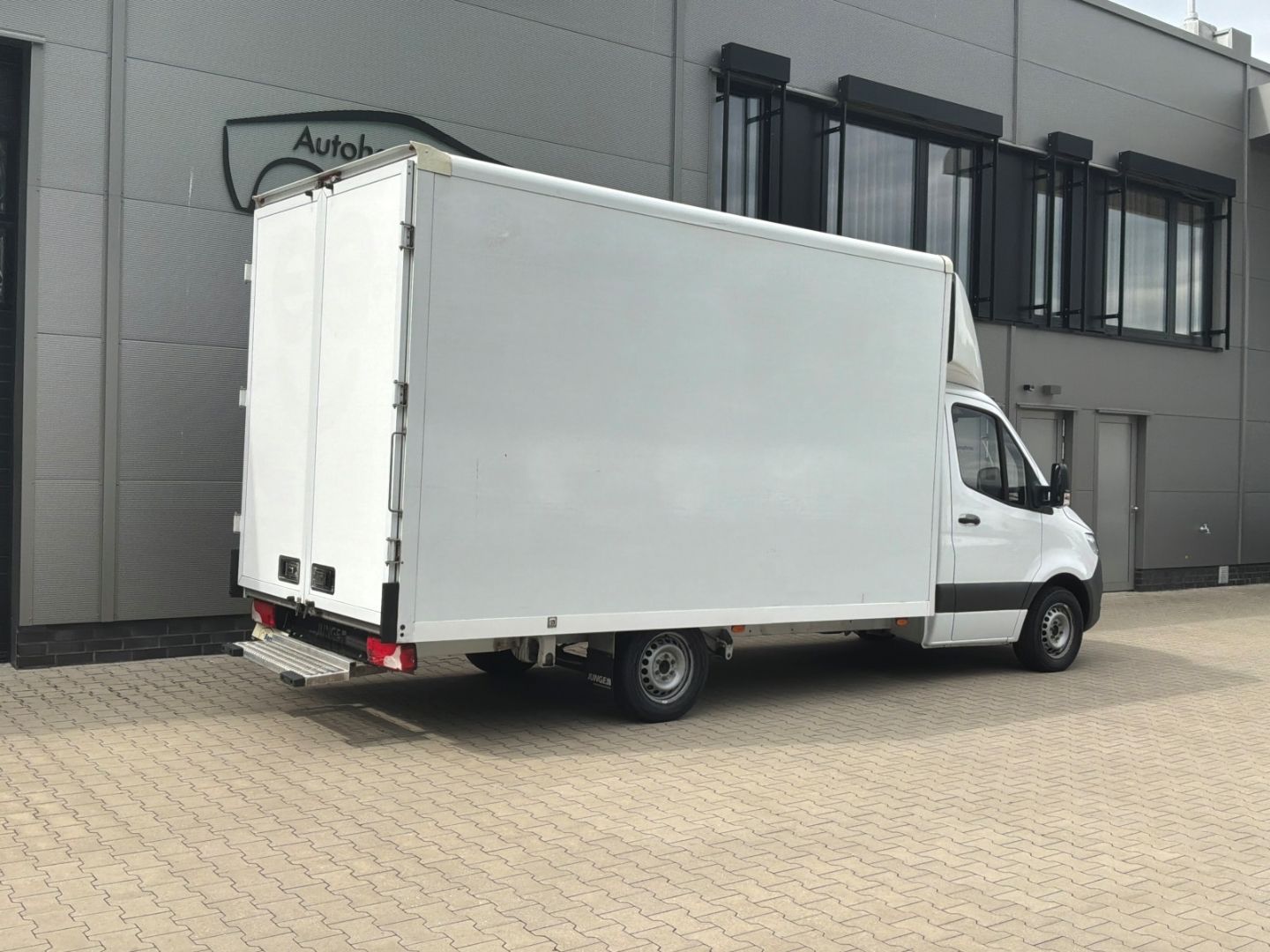 Fahrzeugabbildung Mercedes-Benz Sprinter 314 CDI   Niederflurkoffer Fahrgestell