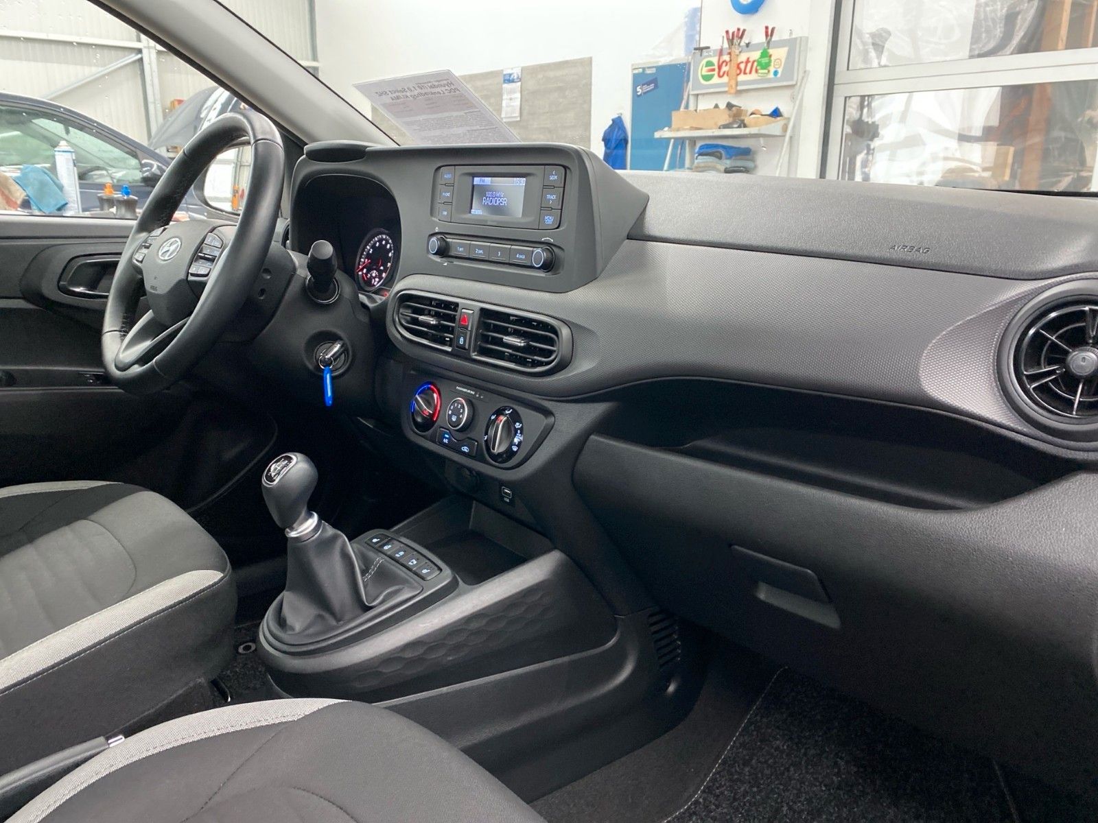 Fahrzeugabbildung Hyundai i10 1.0 Select SHZ PDC Lenkradhzg KLIMA