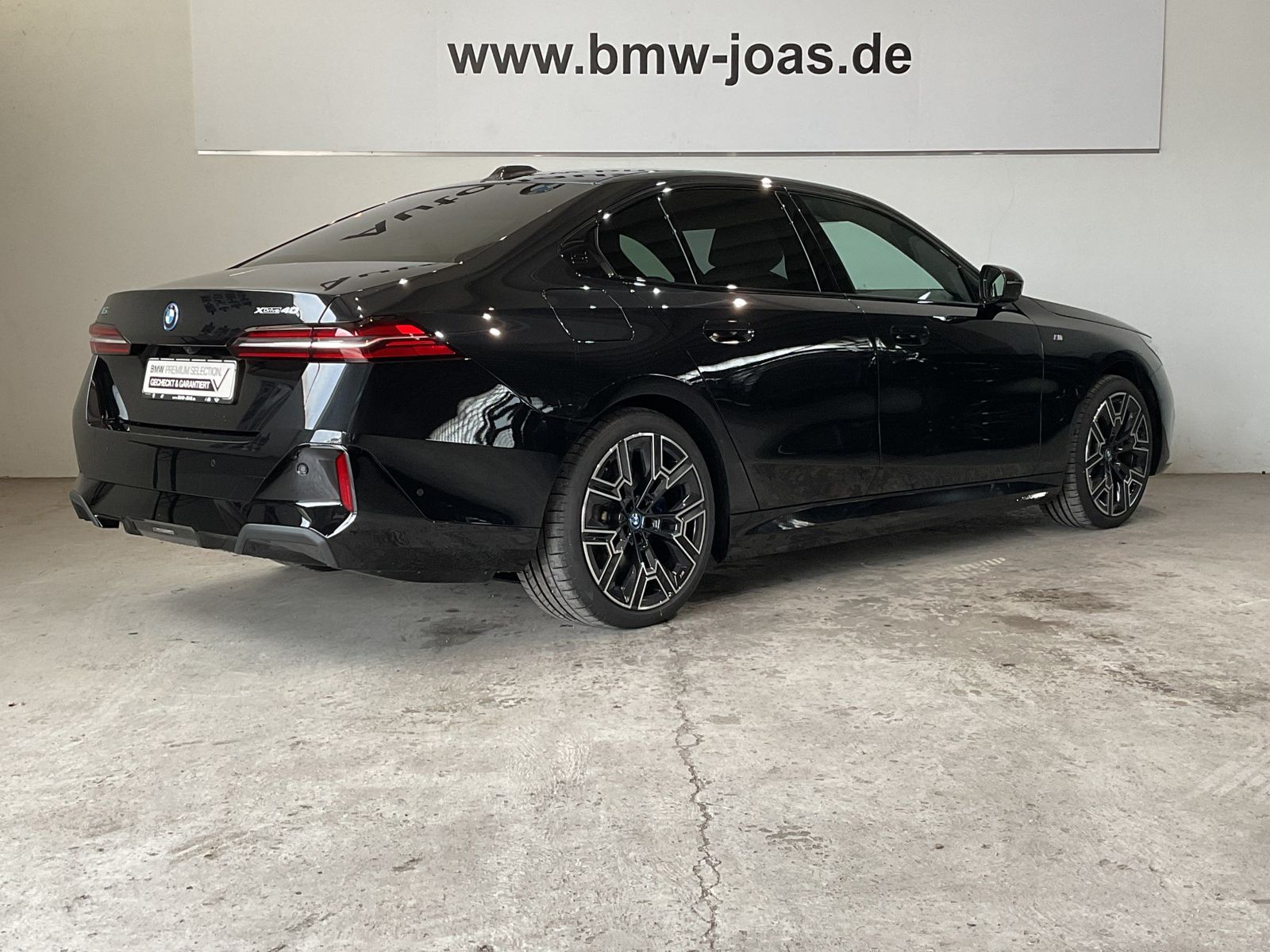 Fahrzeugabbildung BMW i5 xDrive40 Autobahnassistent, M Sportpaket, Sit