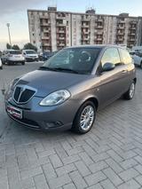 Lancia Ypsilon 1.2 Versus 60cv - Lancia Ypsilon aus 2010