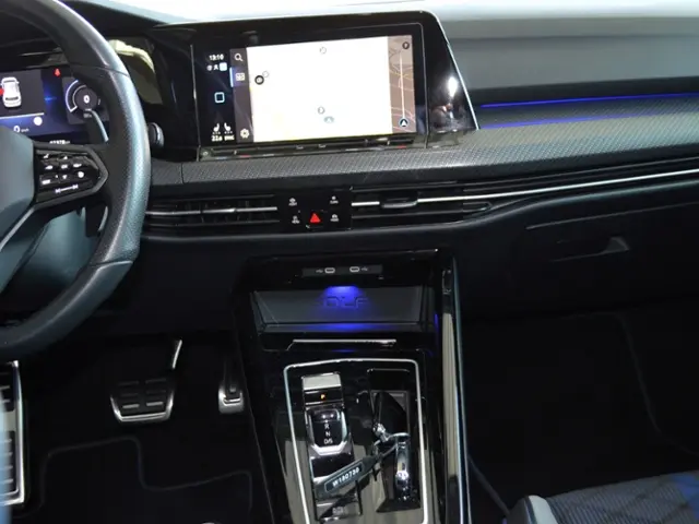 Volkswagen Golf VIII R 2,0 TSI DSG 4M. Performance NAVI PAN, миниатюра 9