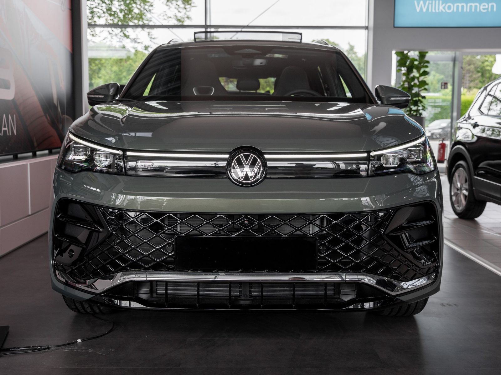 Volkswagen Tiguan R-Line 2.0 l TDI 4MOTION DSG DCC Pano AHK imagem 3