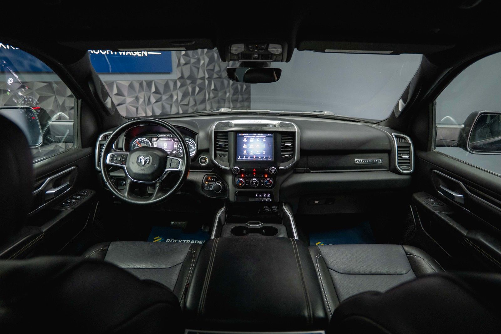 Fahrzeugabbildung Dodge RAM 5.7 V8 HEMI 4x4 OFFROAD BLACK EDITION *19%