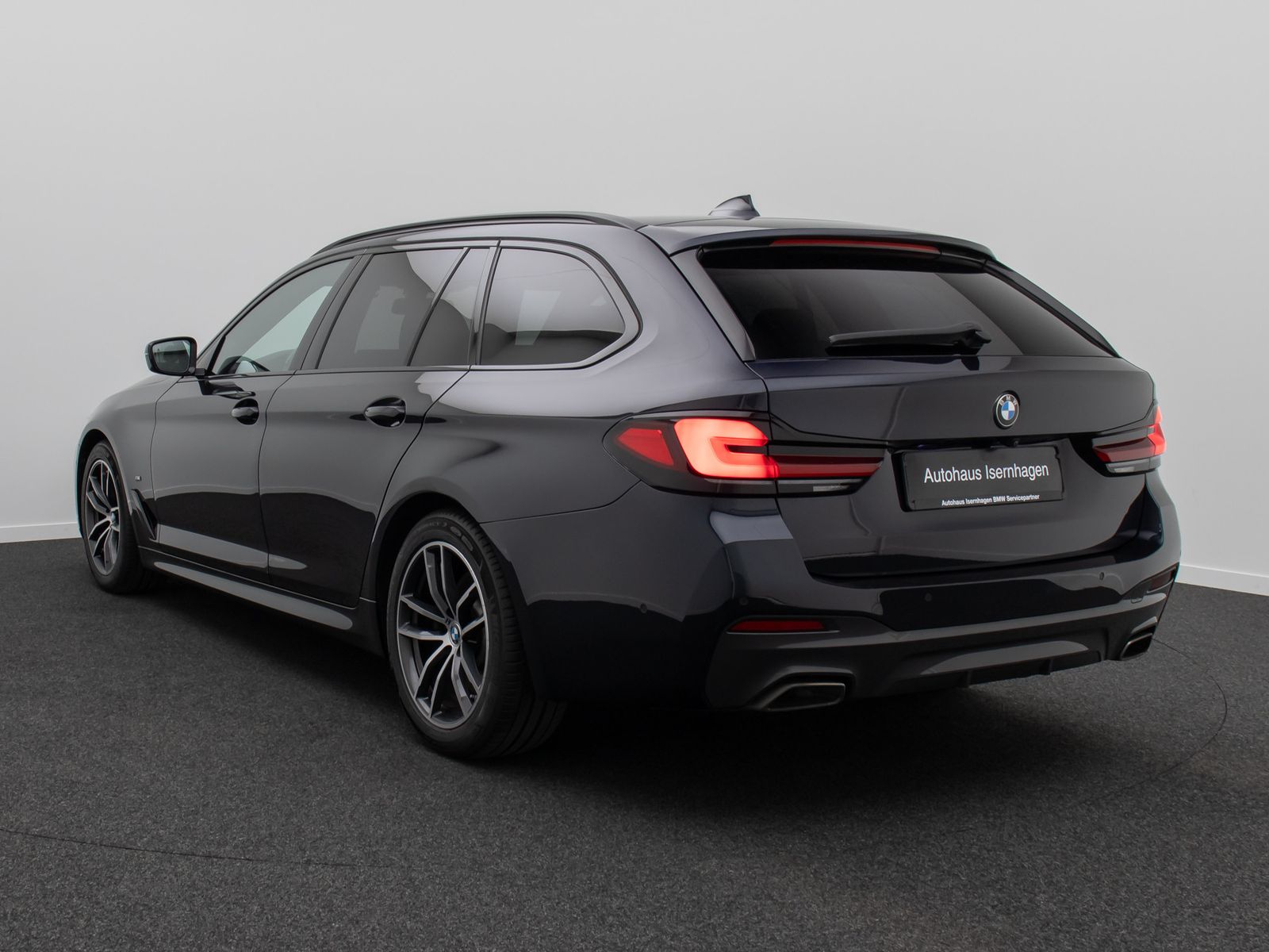 Fahrzeugabbildung BMW 530d M Sport DAB Laser AHK 4xKlima HUD Panorama