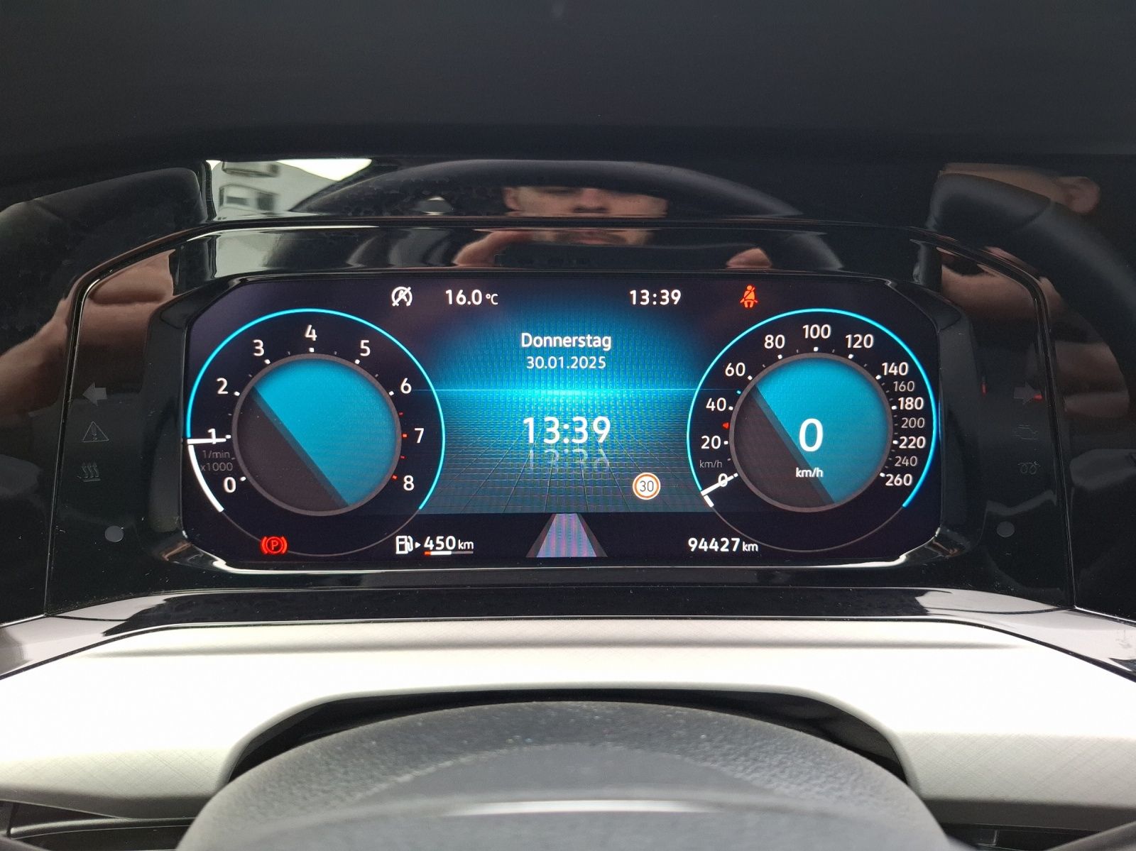 Fahrzeugabbildung Volkswagen Golf VIII TSI Life Matrix Navi AID ACC PDC SH LM