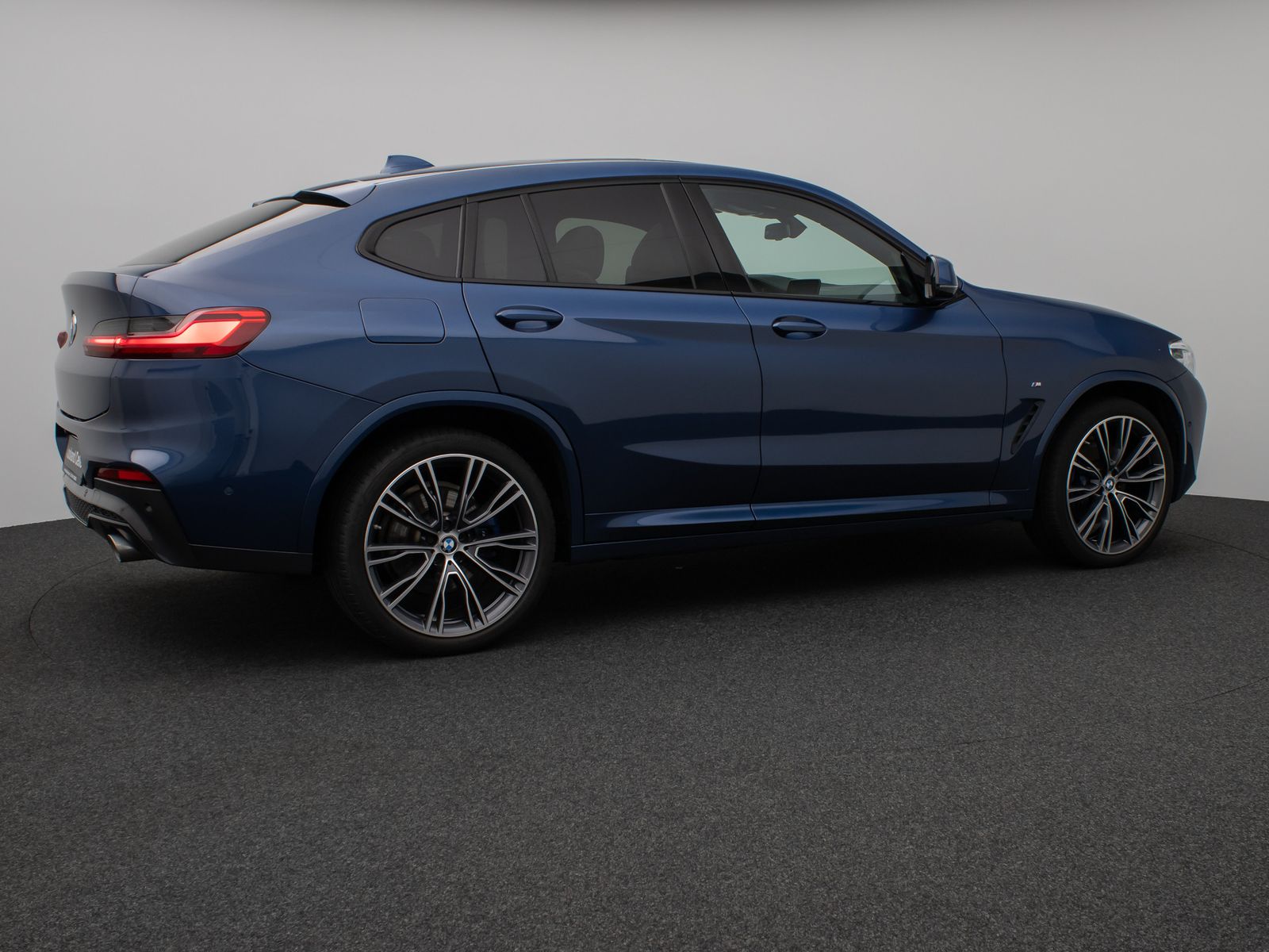 Fahrzeugabbildung BMW X4 xD30d M Sport Panorama Kamera HUD H/K AHK 21"