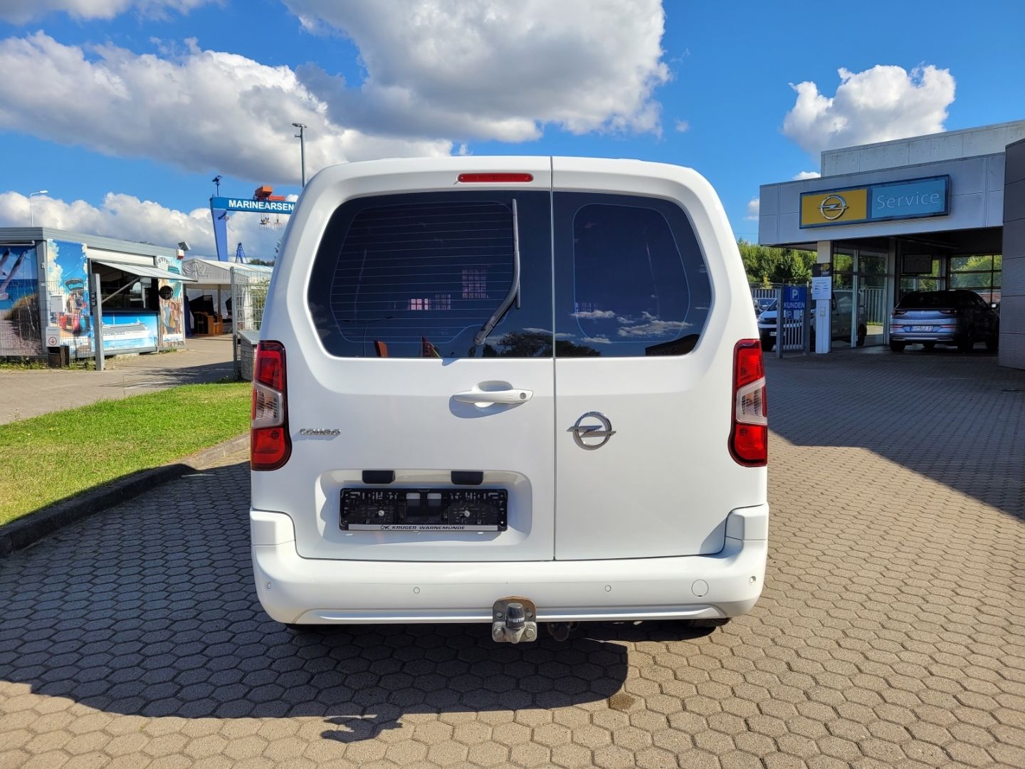 Fahrzeugabbildung Opel Combo Cargo Doppelkabine + AWR + PDC vo. & hi.
